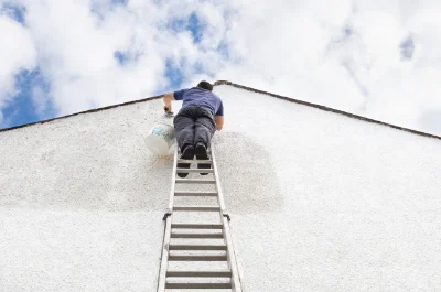 Peinture extérieure à Menades — façades et ravalement